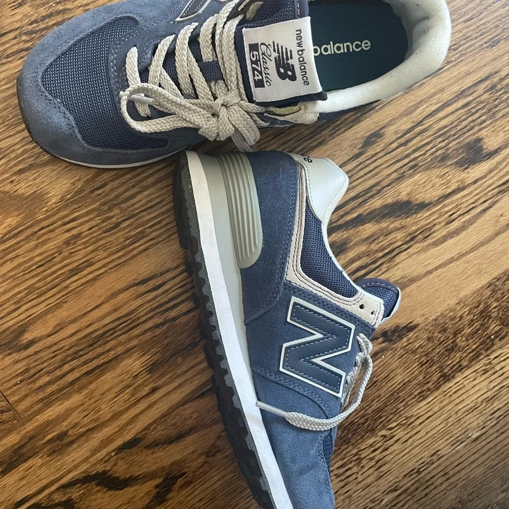 New Balance Women's/Men's 574 Navy and Gray Sneakers - Picture 2 of 6